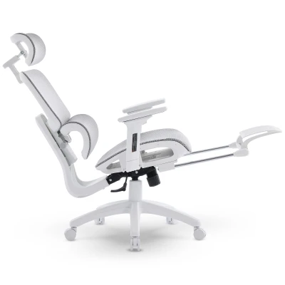 Fotel biurowy DELAGEAR M Pro 750 z rozłożonym podnóżkiem w pozycji do relaksu