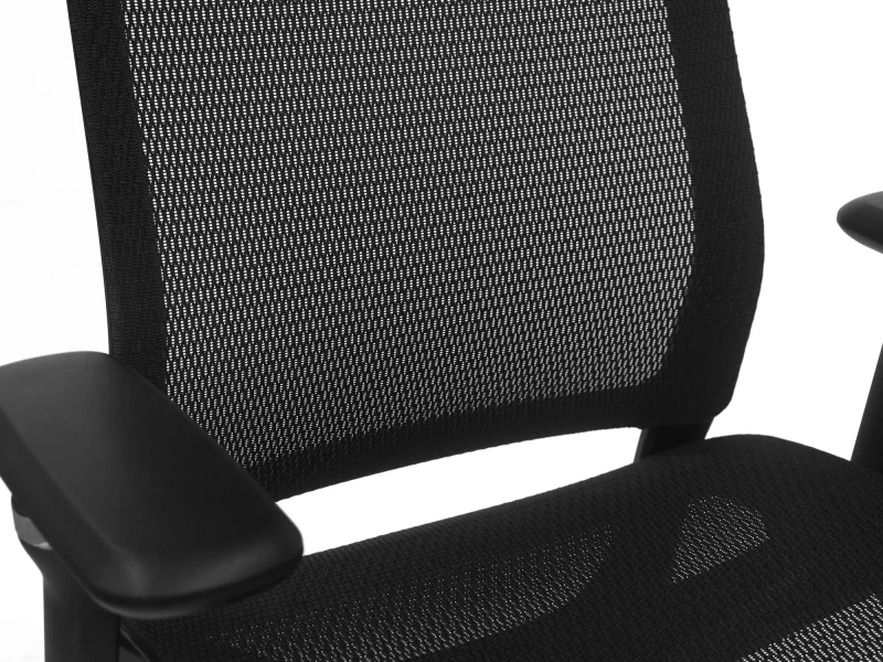 Fotel ergonomiczny biurowy ERGONAUT AERO czarny zblizenie lewy podlokietnik