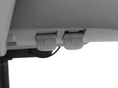 Fotel Ergonomiczny Biurowy ERGONAUT ODYSSEY Szary - zbliżenie na dźwignie sterujące pod siedziskiem.