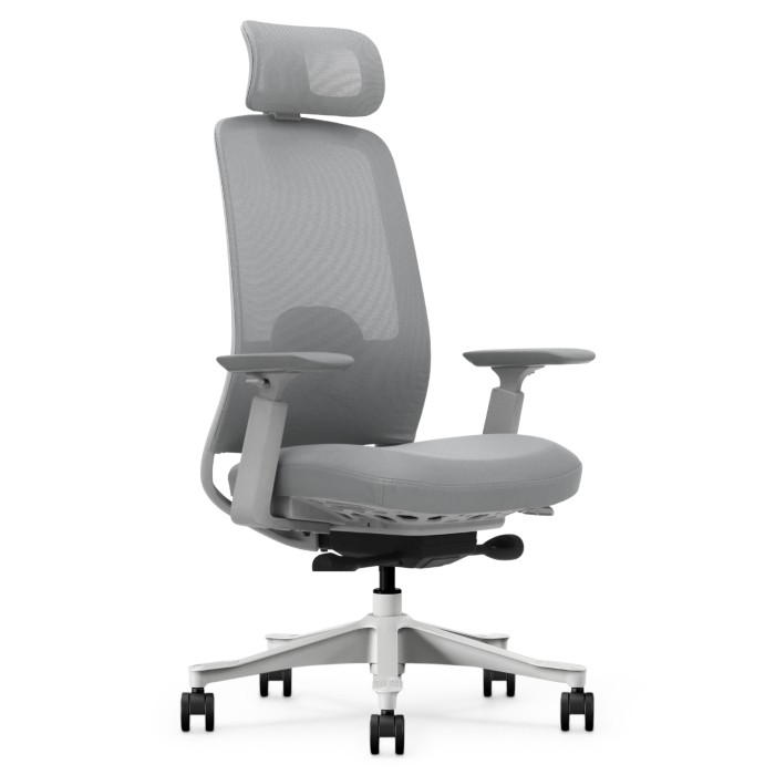 Fotel Ergonomiczny Biurowy ERGONAUT NIMBUS Szary – ujęcie z przodu pod kątem ukazujące prawą stronę fotela.