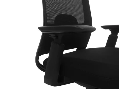 Fotel Ergonomiczny Biurowy ERGONAUT NIMBUS Czarny - zbliżenie z prawego półprofilu na podłokietnik.