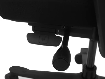 Fotel Ergonomiczny Biurowy ERGONAUT NIMBUS Czarny - zbliżenie na dźwignię regulacji pod siedziskiem.