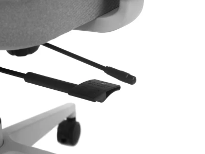Fotel Ergonomiczny Biurowy ERGONAUT BIONIC Szary - zbliżenie na czarne dźwignie sterujące pod siedziskiem.
