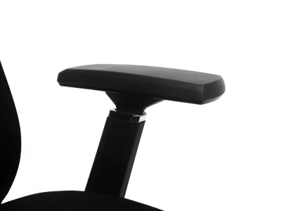 Detal regulowanego podłokietnika 3D czarnego fotela ERGONAUT VOYAGER.