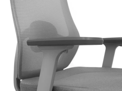 Fotel Ergonomiczny Biurowy ERGONAUT PULSE Szary - zbliżenie na regulowany podłokietnik i siatkowe oparcie.