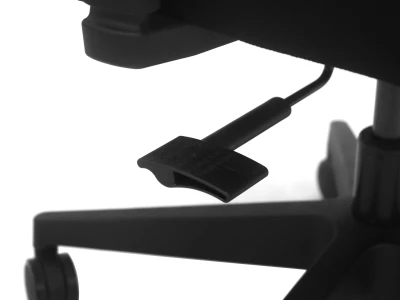 Fotel Ergonomiczny Biurowy ERGONAUT AERO Czarny - zbliżenie na dolną dźwignię regulacyjną z płaskim, plastikowym uchwytem.