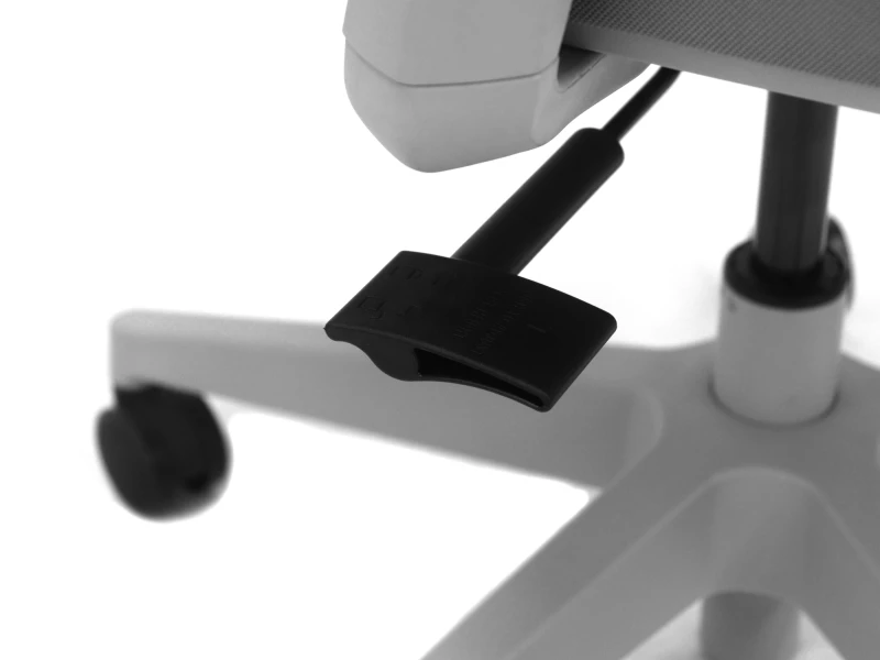 Fotel Ergonomiczny Biurowy ERGONAUT NEST Szary – zbliżenie na czarną dźwignię regulacji wysokości.