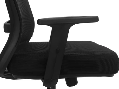 Fotel Ergonomiczny Biurowy ERGONAUT NEST Czarny - profil boczny czarnego podłokietnika i brzegu siedziska.