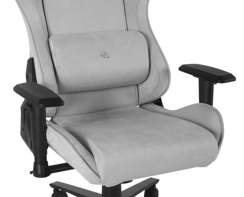 Fotel Gamingowy Delagear G 600 PURE Szary Materiałowy – zbliżenie na siedzisko, podłokietniki i poduszkę lędźwiową.