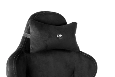 Fotel Gamingowy Delagear G 525 Czarny Materiałowy - zbliżenie na górną część oparcia z poduszką za karkiem.