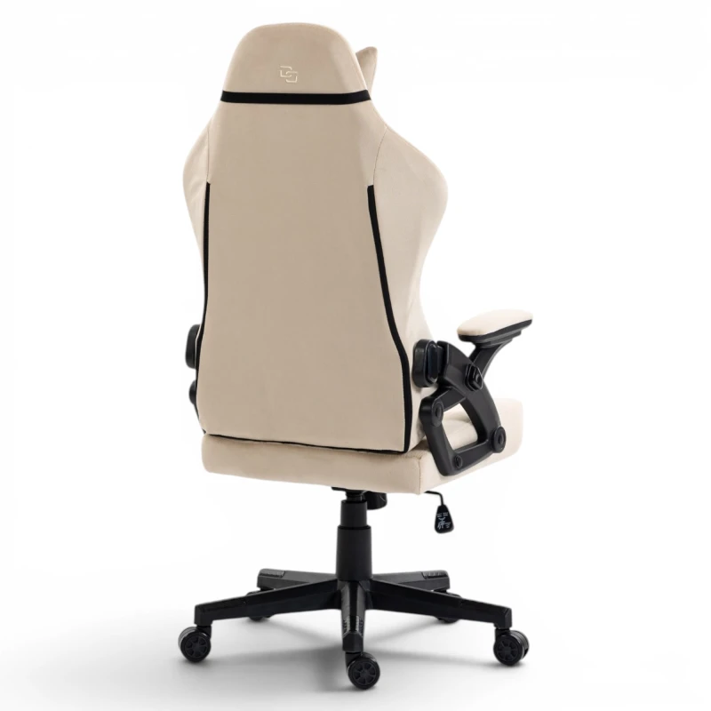 Fotel gamingowy DELAGEAR G 404 Velvet beżowy - tylny półprofil z czarnymi lamówkami.
