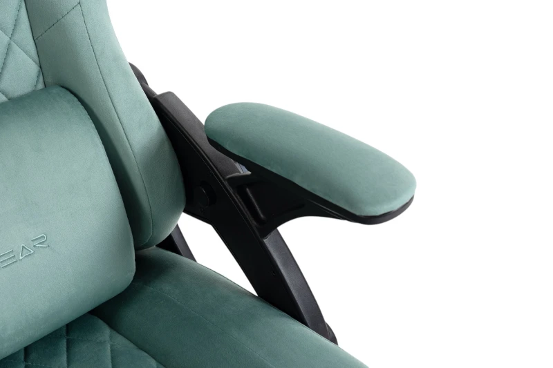 Fotel Gamingowy Delagear G 404 Zielony Velvet Materiałowy - zbliżenie na prawy podłokietnik.