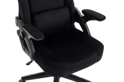 Fotel Gamingowy Delagear G 450 Czarny - zbliżenie na siedzisko, podłokietniki i poduszkę lędźwiową.