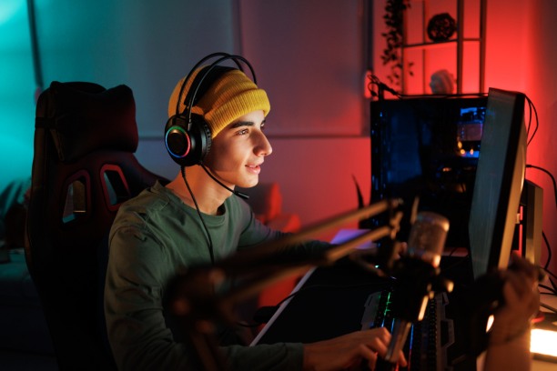 Poradnik dla streamera: Jak zbudować wygodne i profesjonalne stanowisko do streamowania?