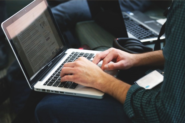 Fotel dla programisty – na co zwrócić uwagę przy wyborze fotela do kodowania?